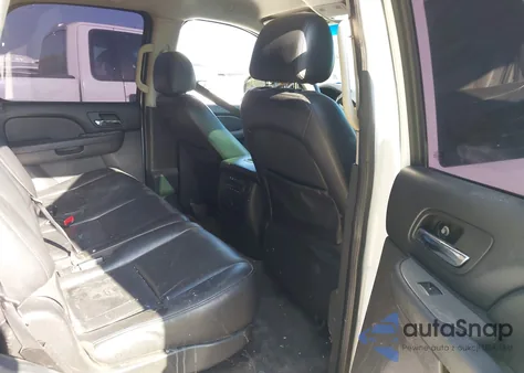 2010 Chevrolet Tahoe Ls z USA, uszkodzony, nr VIN 1GNMCAE05AR233898